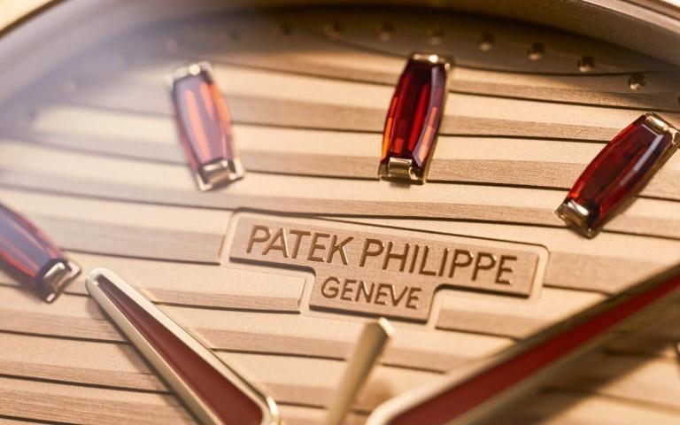 PATEK PHILIPPE NAUTILUS 7118/1300R 35.2mm 7118/1300R-001 Opaline